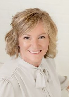Bev Arnold headshot